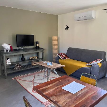 퐁비에이유 Studio Dans Les Alpilles 아파트 외부 사진