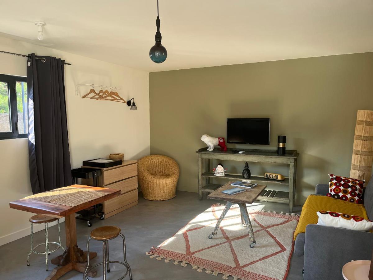 퐁비에이유 Studio Dans Les Alpilles 아파트 외부 사진